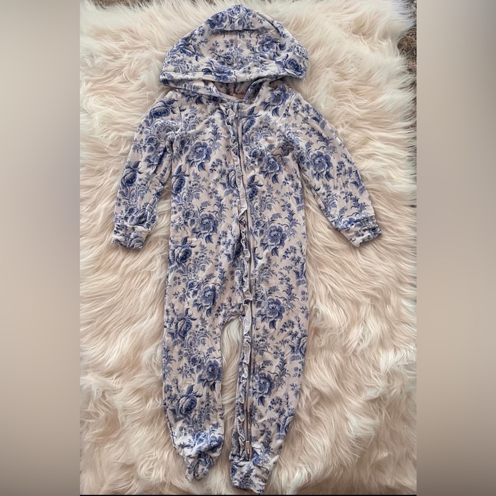 VGUC Posh Peanut Yve Blue/White Twirl French Terry Hooded Romper 2T